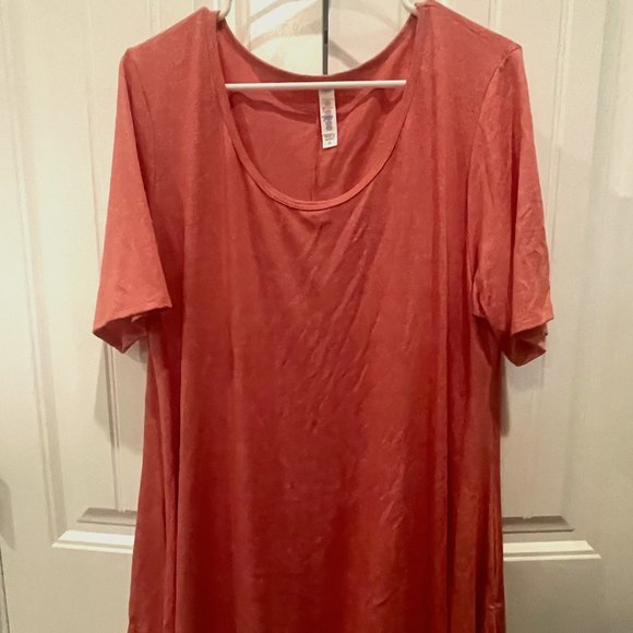 🔥🔥🔥 LuLaRoe Perfect Tee - Picture 1 of 5